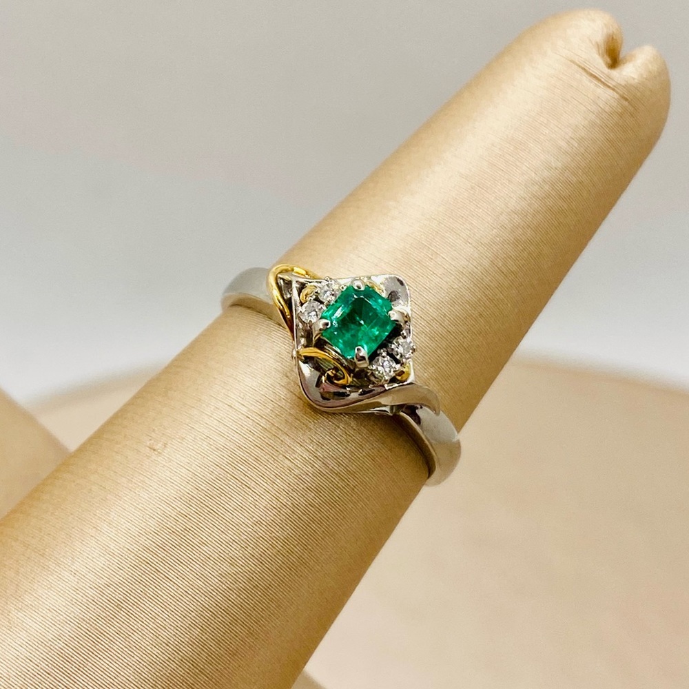 EUC Estate Platinum Natural Emerald & Diamond Ring w/ 18k Yellow Gold Accents